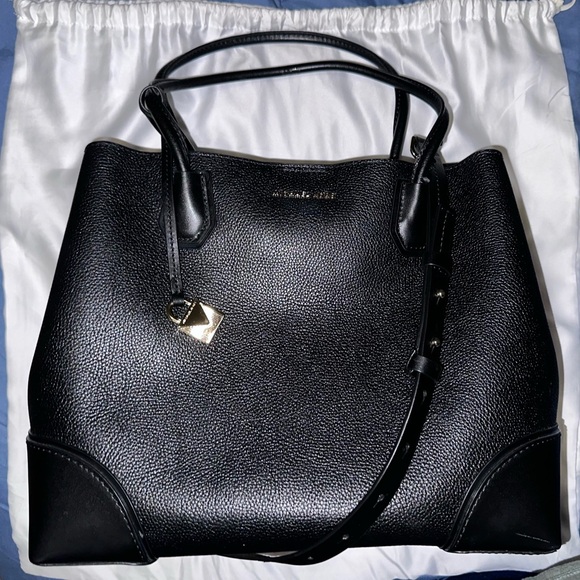 Michael Kors Handbags - Michael Kors Mercer Gallery Large Leather Tote